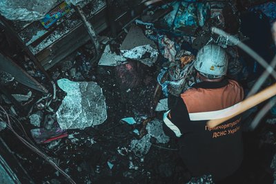 У Миколаєві триває ліквідація наслідків російського обстрілу 30 липня У Миколаєві триває ліквідація наслідків російського обстрілу 30 липня