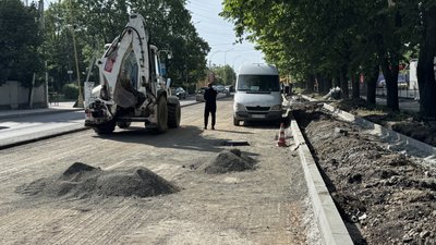 "Усе в гроші впирається": що кажуть про ремонт тротуарів ужгородці й місцева влада "Усе в гроші впирається": що кажуть про ремонт тротуарів ужгородці й місцева влада