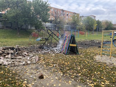 Через удар РФ є пошкодження в дитсадку та будівлі залізничного вокзалу в Сумах Через удар РФ є пошкодження в дитсадку та будівлі залізничного вокзалу в Сумах