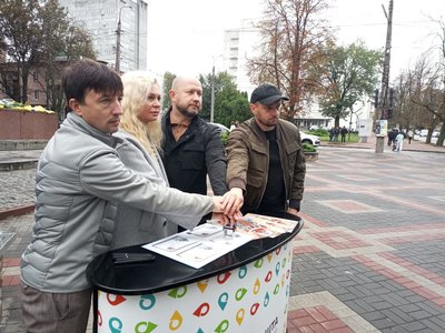 В Хмельницькому презентували марку "Під Покровом Богородиці", присвячену Дню захисників та захисниць України В Хмельницькому презентували марку "Під Покровом Богородиці", присвячену Дню захисників та захисниць України
