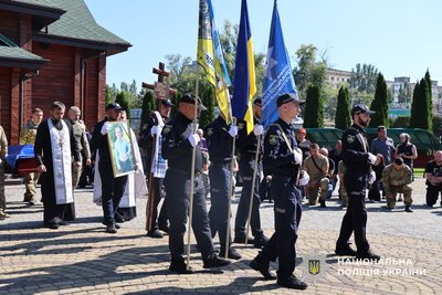 У Дніпрі попрощалися з поліцейським Андрієм Кропивним, який загинув на Донеччині У Дніпрі попрощалися з поліцейським Андрієм Кропивним, який загинув на Донеччині