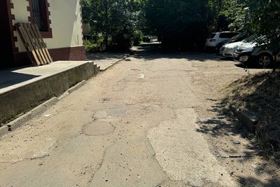 Стан міжбудинкового проїзду на вулиці Залозецького, 107 у Чернівцях