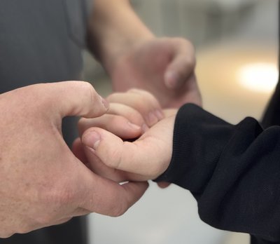 У Львові 16-річному хлопцю відновили сухожилля після порізу під час соління капусти У Львові 16-річному хлопцю відновили сухожилля після порізу під час соління капусти