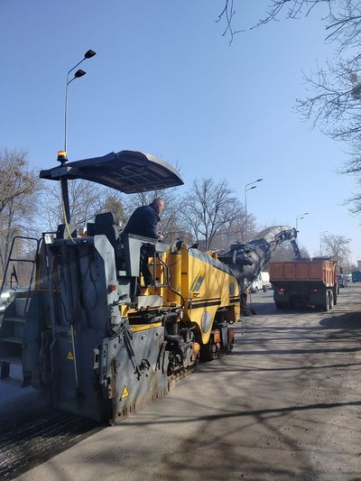 У Вінниці почали сезонний ремонт доріг: де вже працює техніка У Вінниці почали сезонний ремонт доріг: де вже працює техніка