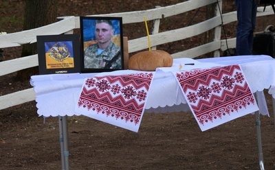 На Вінниччині відкрили пам'ятний банер для загиблого оборонця На Вінниччині відкрили пам'ятний банер для загиблого оборонця