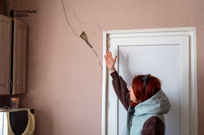 Зсув наближається: жителі Чорноморська про обвали ґрунту біля їхніх будинків Зсув наближається: жителі Чорноморська про обвали ґрунту біля їхніх будинків