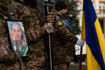 В Ужгороді попрощалися із полеглим захисником Робертом Папом В Ужгороді попрощалися із полеглим захисником Робертом Папом