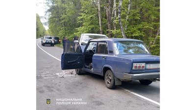 ДТП на Чернігівщині: травмувалися чотири людини, серед них 6-річна дитина ДТП на Чернігівщині: травмувалися чотири людини, серед них 6-річна дитина