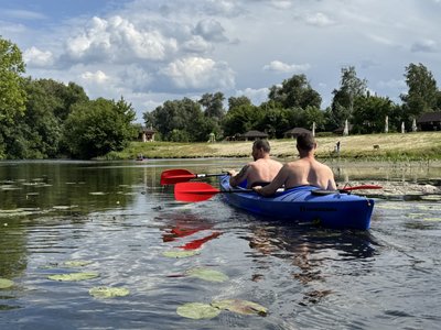 У Сумах організовують сплави на каяках для військових У Сумах організовують сплави на каяках для військових