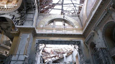 Проводять служби та ремонтують дах: як одеський собор після російської ракетної атаки готують до зими Проводять служби та ремонтують дах: як одеський собор після російської ракетної атаки готують до зими