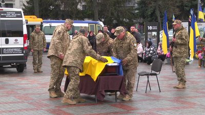"Чесна людина була, що рідко зустрінеш таких": з 53-річним солдатом Володимиром Цюпком попрощалися у Рівному "Чесна людина була, що рідко зустрінеш таких": з 53-річним солдатом Володимиром Цюпком попрощалися у Рівному