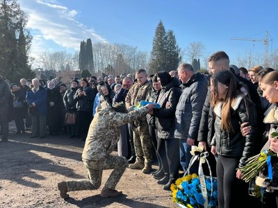 степан лех, офіцер розвідки, розвідка, зсу, офіцер, 105 бригада, тернопіль, похорон, прапор, мати степан лех, офіцер розвідки, розвідка, зсу, офіцер, 105 бригада, тернопіль, похорон, прапор, мати