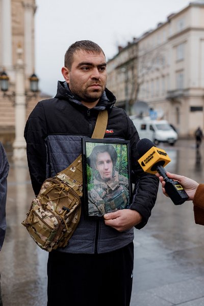 "Хвилина вдячності": у Львові вшанували пам'ять загиблих на війні "Хвилина вдячності": у Львові вшанували пам'ять загиблих на війні