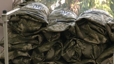 У релокованому на Рівненщину цеху шиють баули і рюкзаки для ЗСУ У релокованому на Рівненщину цеху шиють баули і рюкзаки для ЗСУ