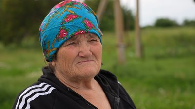 "Смерть мене і там знайде". Як мешканці прифронтових Романків живуть у "червоній зоні" та чому не евакуюються "Смерть мене і там знайде". Як мешканці прифронтових Романків живуть у "червоній зоні" та чому не евакуюються