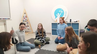 Відвідувачі одного з центрів Благодійного фонду "Голоси дітей" Відвідувачі одного з центрів Благодійного фонду "Голоси дітей"