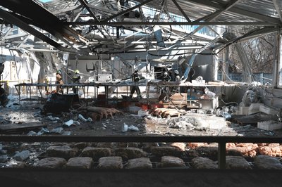 Наслідки російського удару по м'яоскомбінату в Шевченківському районі Харкова, 11 березня 2026 року Наслідки російського удару по м'яоскомбінату в Шевченківському районі Харкова, 11 березня 2026 року