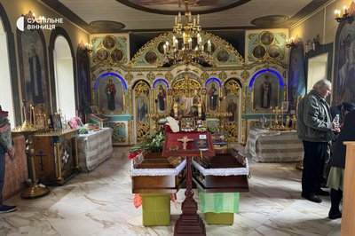 У Ладижині попрощалися з двома загиблими під час нападу в Києві У Ладижині попрощалися з двома загиблими під час нападу в Києві