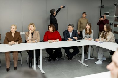 У Полтаві та двох громадах області відкрили освітні центри для вчителів і дітей у межах міжнародного проєкту