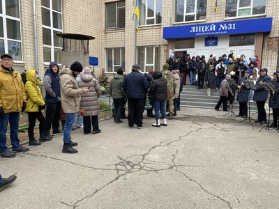 "Я досі його чекаю": у Полтаві відкрили меморіальні дошки Денису Палію та Сергію Різнику "Я досі його чекаю": у Полтаві відкрили меморіальні дошки Денису Палію та Сергію Різнику