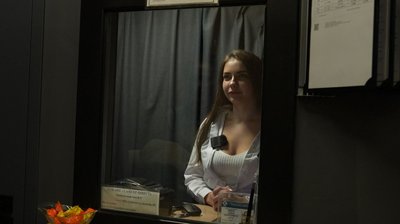 «Не ми диктуємо умови»: як черкащани реагують на падіння курсу євро «Не ми диктуємо умови»: як черкащани реагують на падіння курсу євро