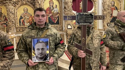 У Полтаві прощаються із трьома військовими, які загинули на Донеччині