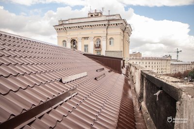 У Дніпрі ремонтують будинок на Вокзальній площі, у який влучила ракета РФ: на якому етапі роботи У Дніпрі ремонтують будинок на Вокзальній площі, у який влучила ракета РФ: на якому етапі роботи