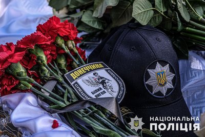Загинули під час стрілянини у Лимані та удару по Краматорську: на Донеччині поховали трьох правоохоронців Загинули під час стрілянини у Лимані та удару по Краматорську: на Донеччині поховали трьох правоохоронців