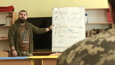 Ветеран Юрій Рудейчук - вчитель "Захисту України" у школі Великого Кучурова Ветеран Юрій Рудейчук - вчитель "Захисту України" у школі Великого Кучурова