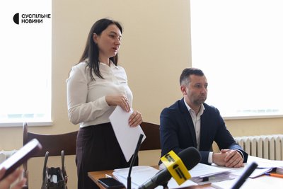 Прокурори у справі поліцейських, що підозрюються у кришуванні "порноофісів", у Печерському райсуді. Київ, 21 травня 2026 року