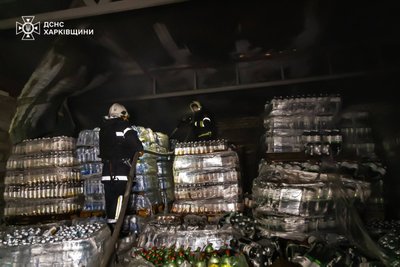 У Дергачах через російські удари зайнялися дві пожежі вночі 30 червня 2025 року У Дергачах через російські удари зайнялися дві пожежі вночі 30 червня 2025 року
