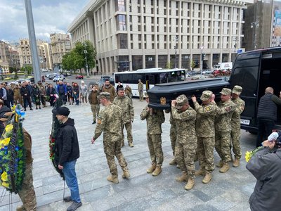 "Вірний Україні до кінця": в останню путь провели бійця "Правого сектору" Віктора "Іранця" Панаска "Вірний Україні до кінця": в останню путь провели бійця "Правого сектору" Віктора "Іранця" Панаска