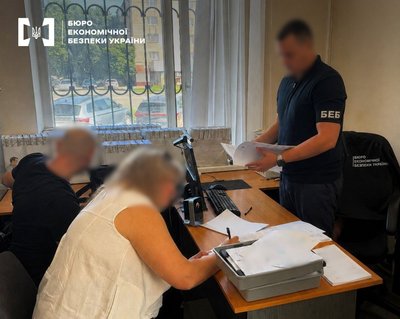 Майже 13 млн грн незаконних виплат у міській поліклініці Полтави: що відомо Майже 13 млн грн незаконних виплат у міській поліклініці Полтави: що відомо