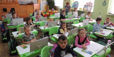 “Будемо боротися”: батьки виступили проти зняття директора Конотопського обласного ліцею “Лідер”