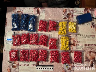 Вилучили психотропів на п’ять млн грн: жительку Павлограда підозрюють у збуті наркотиків Вилучили психотропів на п’ять млн грн: жительку Павлограда підозрюють у збуті наркотиків