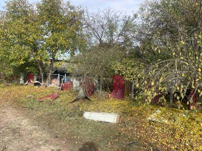 Пошкоджені будинки та пожежа унаслідок падіння російського дрона на Хмельниччині Пошкоджені будинки та пожежа унаслідок падіння російського дрона на Хмельниччині