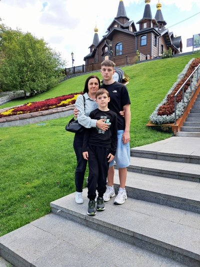 Яна Жерновська та її сини Яна Жерновська та її сини
