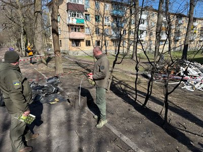 Екологи фіксують наслідки удару дрону по будинку на Житомирщині Екологи фіксують наслідки удару дрону по будинку на Житомирщині