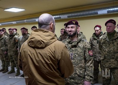 Воїни житомирської 95-ї десантно-штурмової бригади отримали нагороди від полковника Маришева Воїни житомирської 95-ї десантно-штурмової бригади отримали нагороди від полковника Маришева