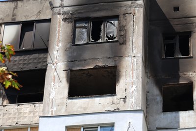 За півтора місяця дрони підпалили майже 40 багатоповерхівок у Херсоні За півтора місяця дрони підпалили майже 40 багатоповерхівок у Херсоні