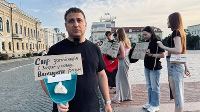 У Кропивницькому та Олександрії мітингували на підтримку ексміністра оборони Федорова У Кропивницькому та Олександрії мітингували на підтримку ексміністра оборони Федорова