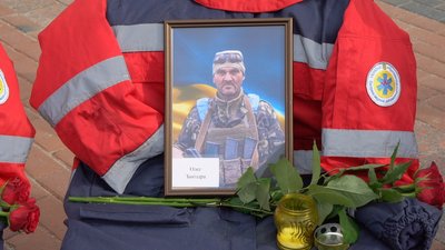 У Кропивницькому вшанували пам'ять загиблих на війні медиків У Кропивницькому вшанували пам'ять загиблих на війні медиків