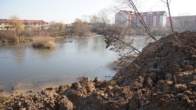 В Ужгороді засипали ґрунтом Чорні озера: що кажуть активісти та яка позиція міської ради В Ужгороді засипали ґрунтом Чорні озера: що кажуть активісти та яка позиція міської ради