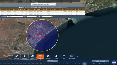 USQniñ ücüminden soñ Feodosiyadaki neft bazasında yanğın devam ete — uydu resimleri USQniñ ücüminden soñ Feodosiyadaki neft bazasında yanğın devam ete — uydu resimleri