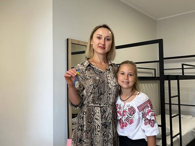 Олена та Злата, прихисток для переселенців, Коропець Олена та Злата, прихисток для переселенців, Коропець