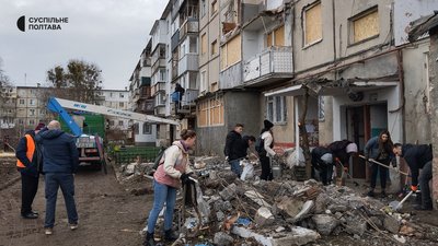 Прибирання після влучання у будинок у Полтаві: що роблять 3 лютого 2025 Прибирання після влучання у будинок у Полтаві: що роблять 3 лютого 2025