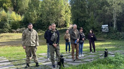 Підняли прапор, прапор стрілецького батальйону поліції Тернопільщини, на горі Маківка, Тернопільщина, вересень 2025 Підняли прапор, прапор стрілецького батальйону поліції Тернопільщини, на горі Маківка, Тернопільщина, вересень 2025