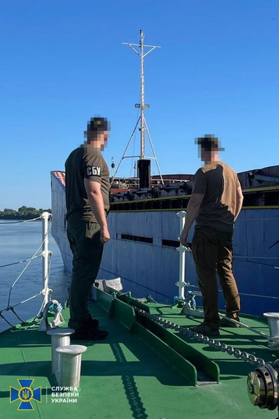 У порту на Одещині затримали іноземне судно та його капітана, якого підозрюють у вивезені зерна з Криму У порту на Одещині затримали іноземне судно та його капітана, якого підозрюють у вивезені зерна з Криму