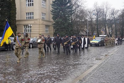 В Ужгороді попрощалися з полеглим захисником Андрієм Долгушевим В Ужгороді попрощалися з полеглим захисником Андрієм Долгушевим