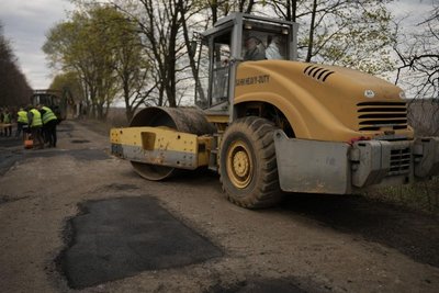 Укриття за понад 100 мільйонів, ремонти доріг та будинків після обстрілів: на що витрачали грощі на Донеччині у квітні Укриття за понад 100 мільйонів, ремонти доріг та будинків після обстрілів: на що витрачали грощі на Донеччині у квітні